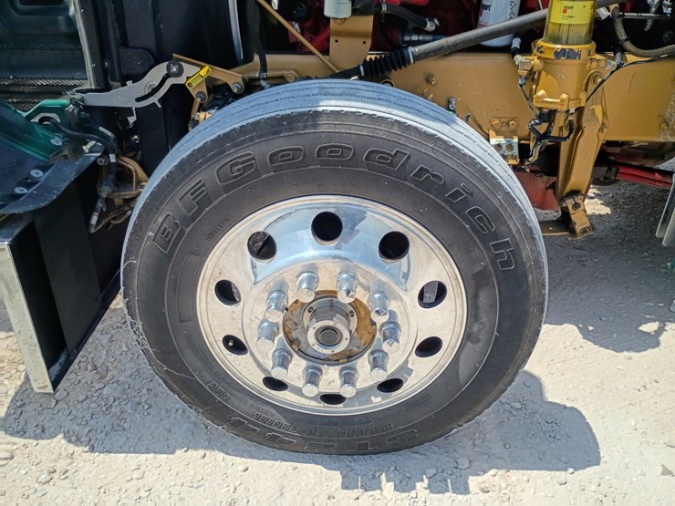 2023-peterbilt-389-image-94