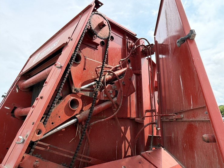 hesston-550-image-7