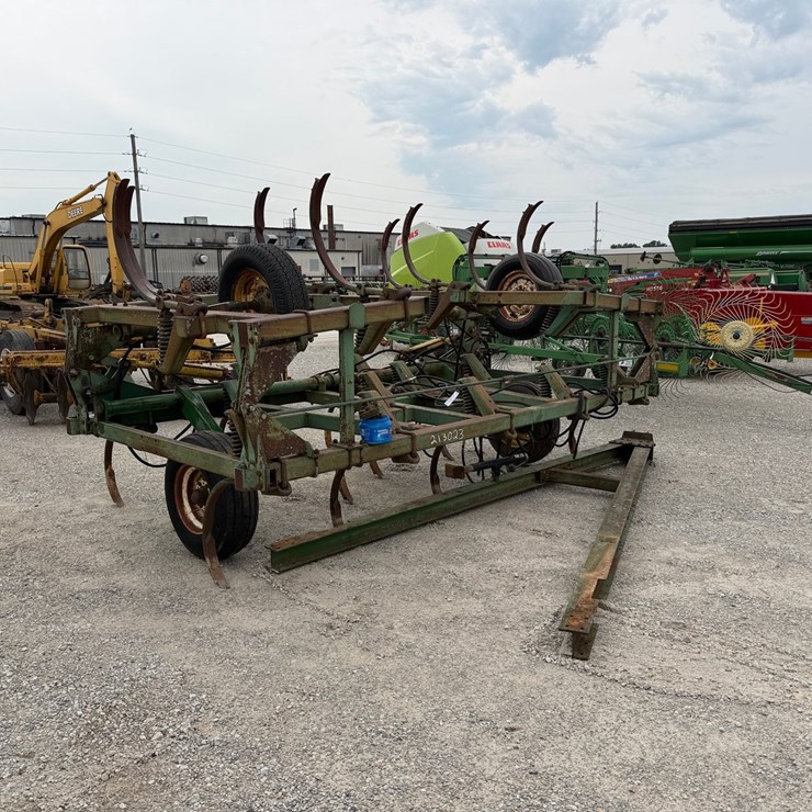 JOHN DEERE 1610