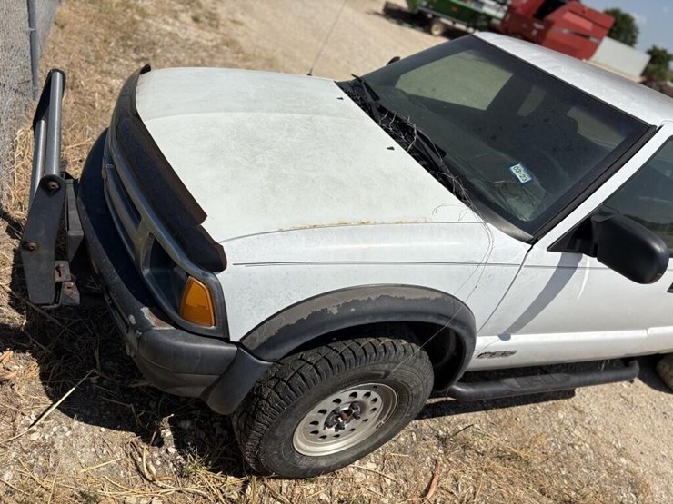 1997-chevrolet-s10-image-3