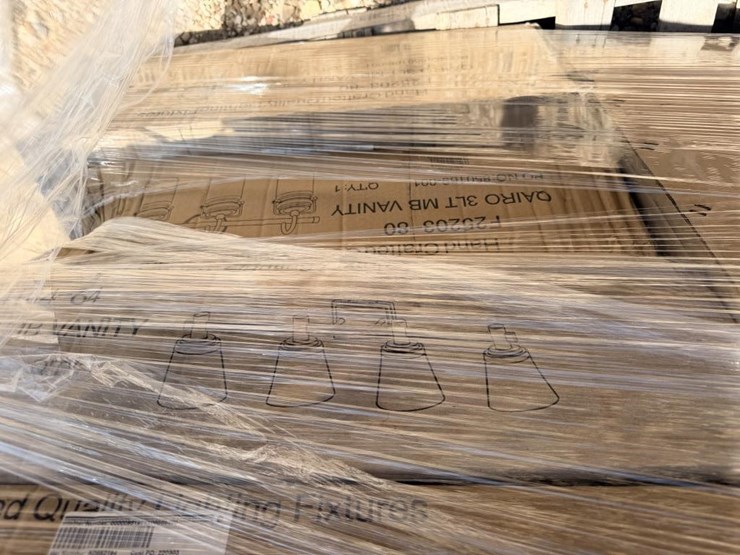 l3---pallet-of-light-fixtures-image-4