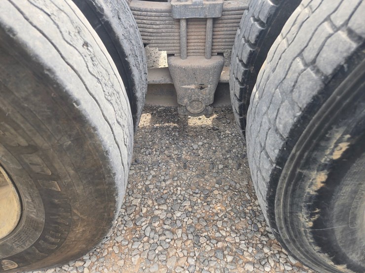 2011-kenworth-t660-image-105