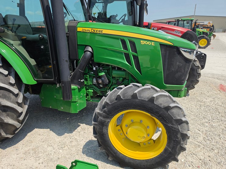 2019-john-deere-5100e-image-4