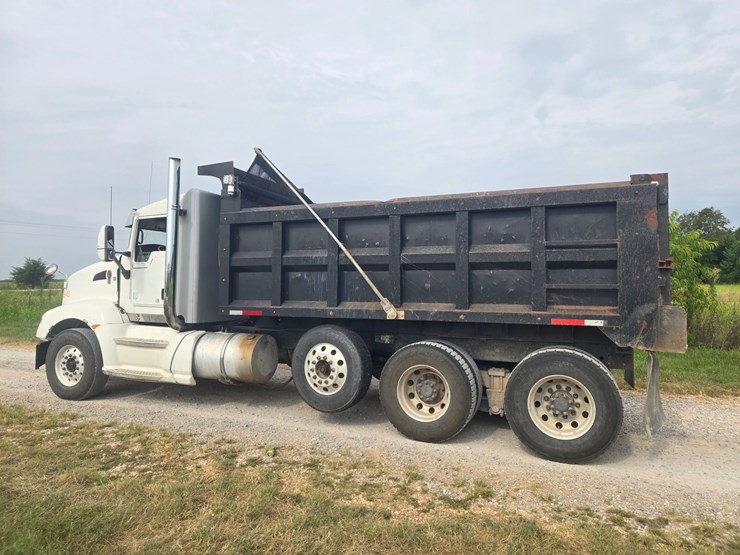 2011-kenworth-t660-image-10