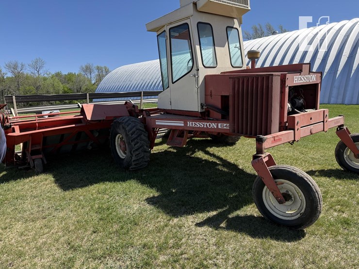 hesston-6400-image-12