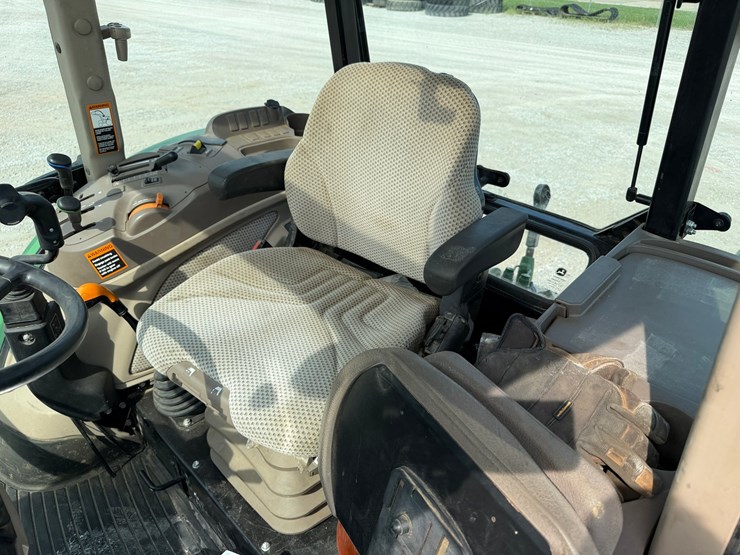 2017-john-deere-6105e-image-8