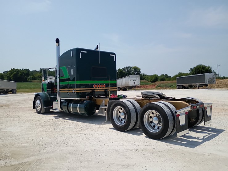 2023-peterbilt-389-image-5