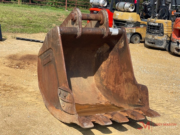 hendrix-41"-tooth-bucket-excavator-attachment-image-1
