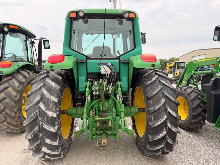 2004-john-deere-7220-image-11