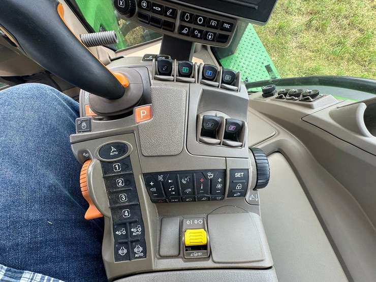 john-deere-8r-370-image-75