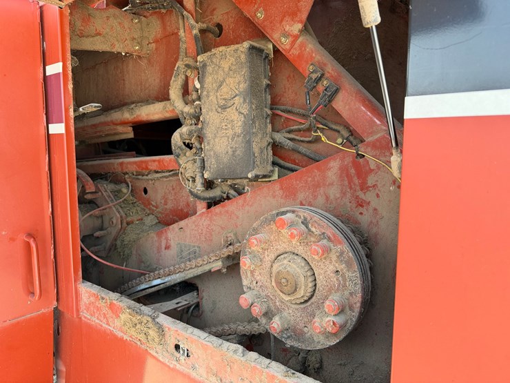 hesston-4790-image-7