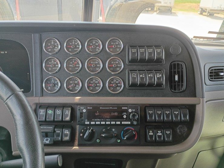 2023-peterbilt-389-image-54