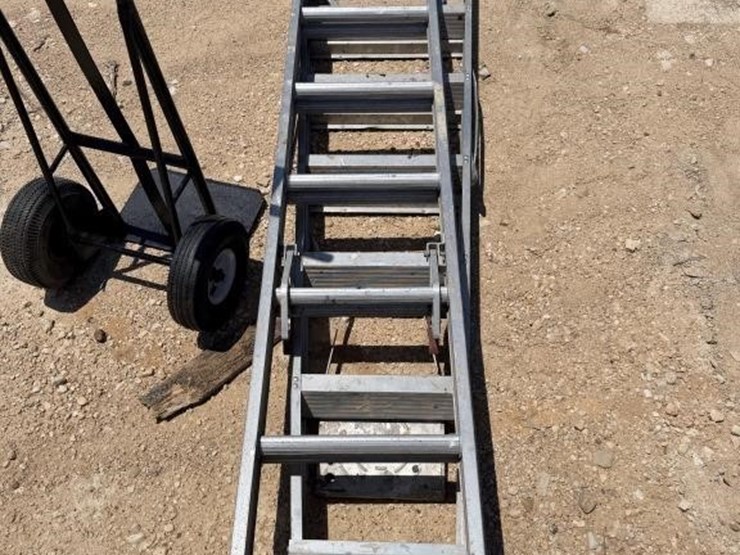 l3--ladders-&-2-wheel-dolly-image-2