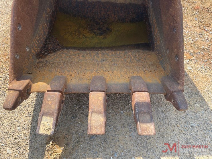 35"-tooth-bucket-excavator-attachment-image-8