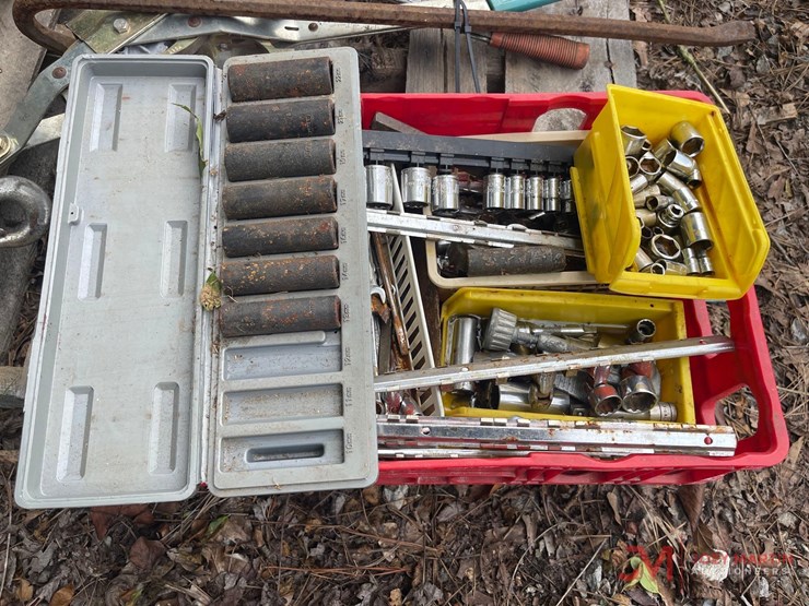 crate-of-misc.-hand-tools-image-1