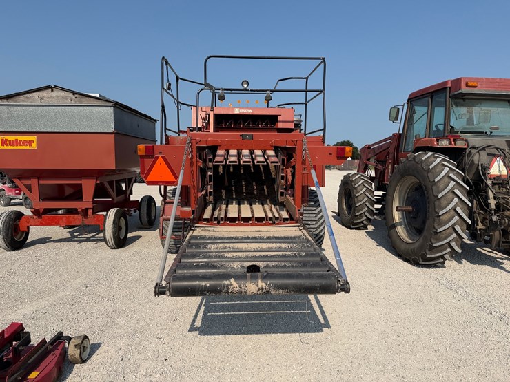 hesston-4790-image-9