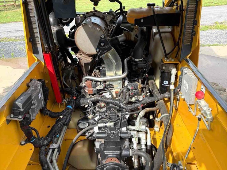 2018-deere-318g-image-7
