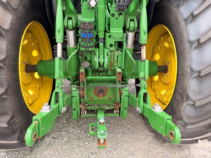 2025-john-deere-6r-155-image-11
