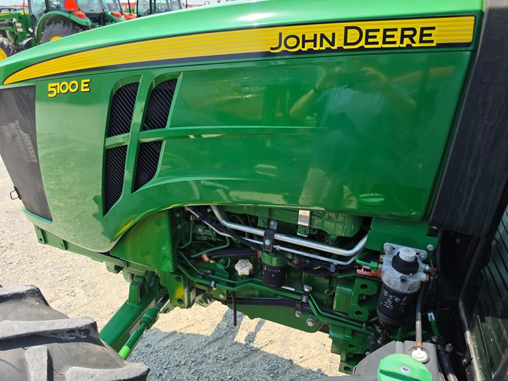 2019-john-deere-5100e-image-18