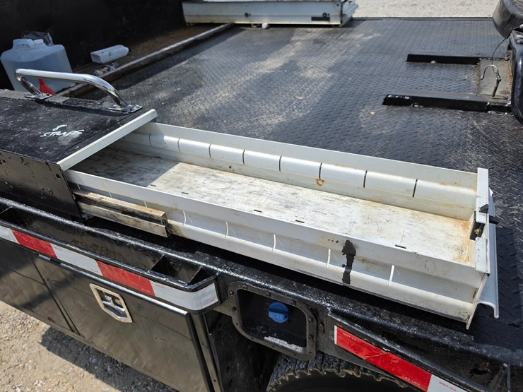 2011-ford-f550-image-56