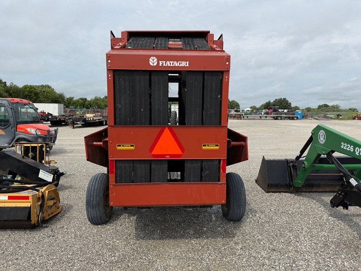 hesston-550-image-9