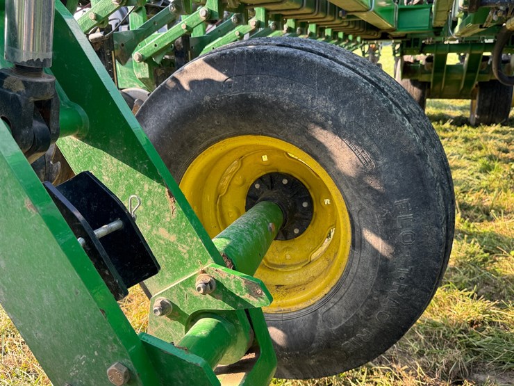2015-john-deere-db60-image-18