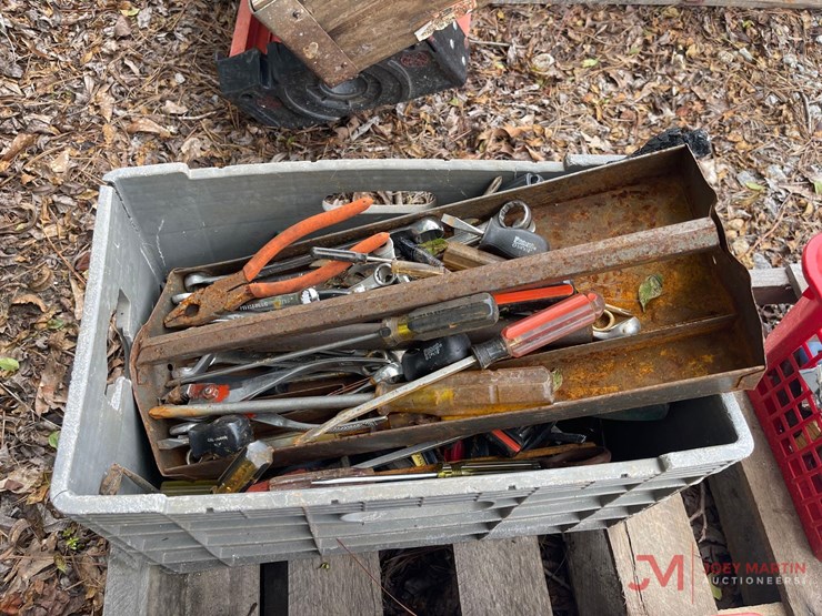 crate-of-misc.-hand-tools-image-1