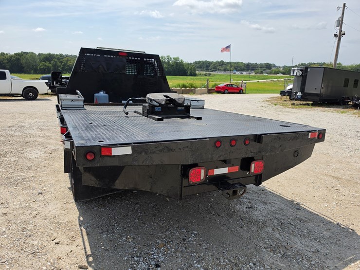 2011-ford-f550-image-5