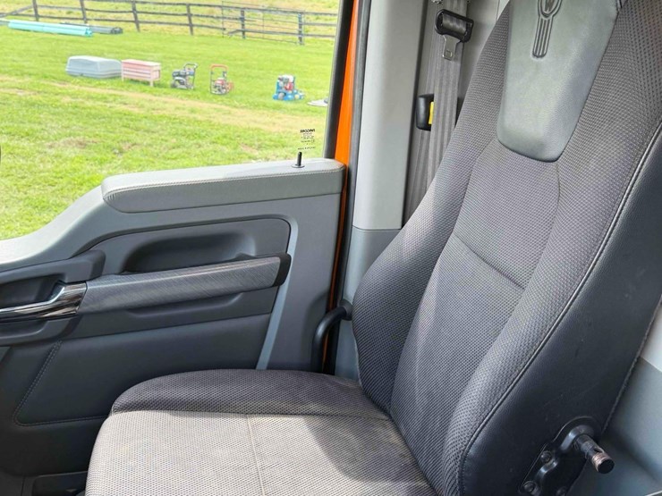 2019-kenworth-t880-image-23