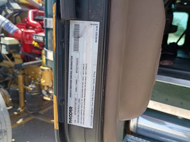 2023-peterbilt-389-image-38