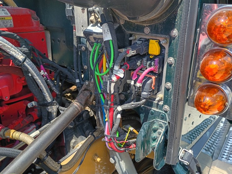 2023-peterbilt-389-image-21