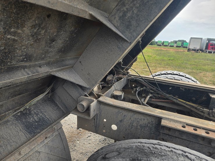 2011-kenworth-t660-image-35