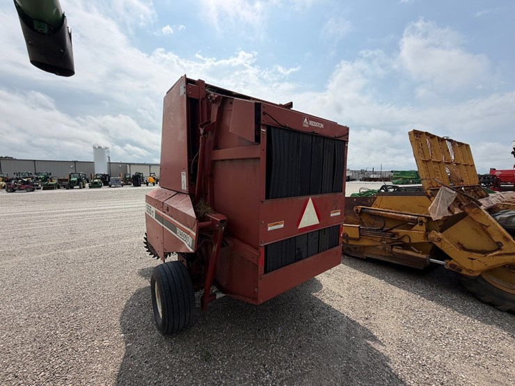 hesston-555t-image-11