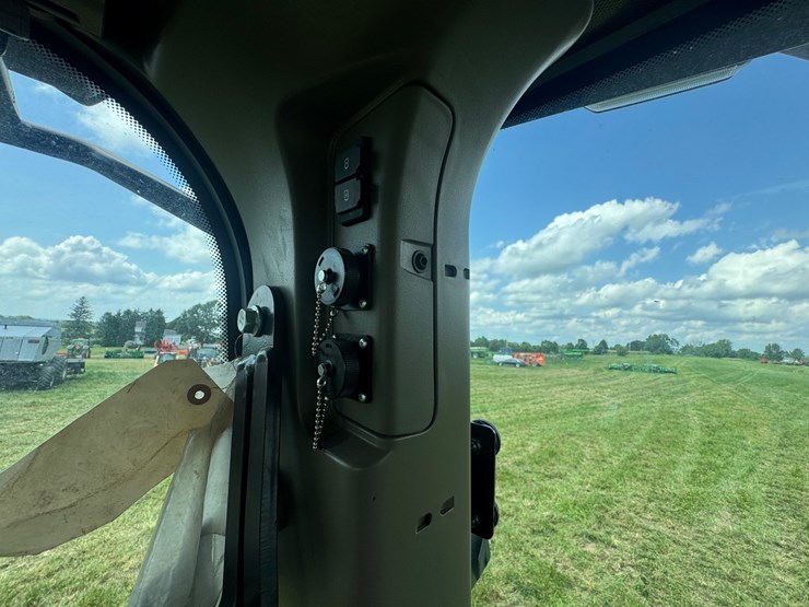 john-deere-8r-370-image-80