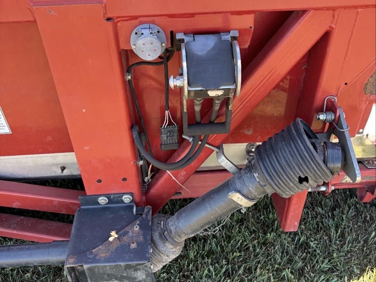 2010-case-ih-3412-image-13