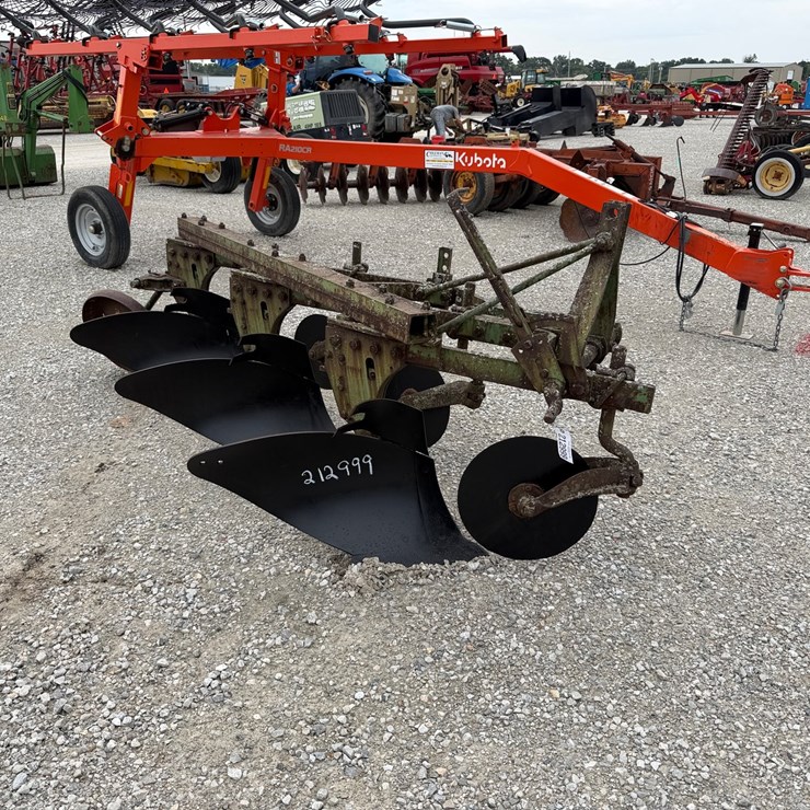 JOHN DEERE 810