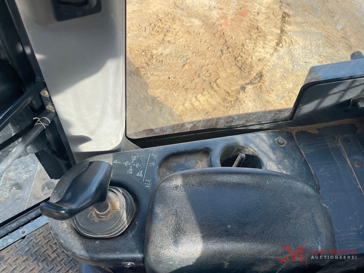 2018-case-750m-wt-image-15