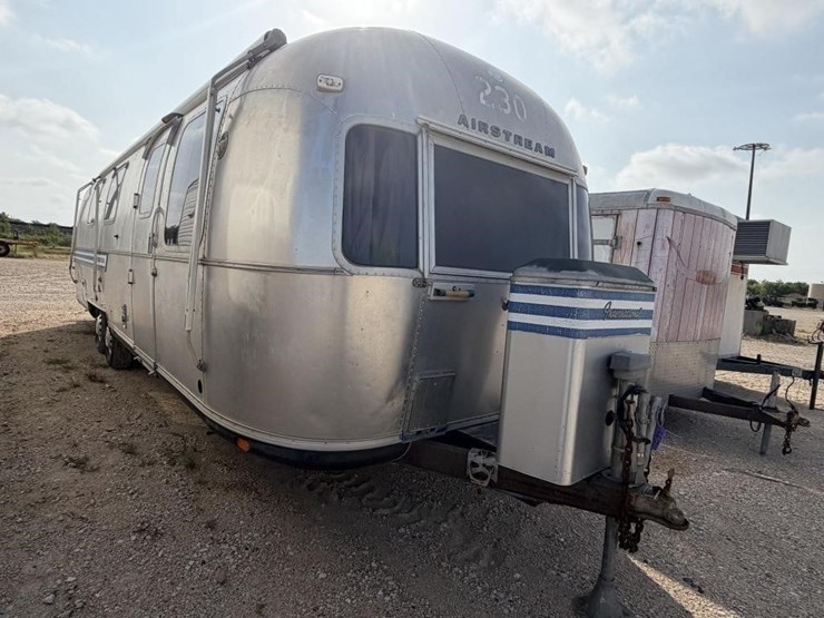 l2--1984-airstream-image-1