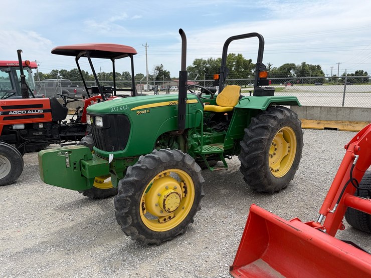 john-deere-5045e-image-2