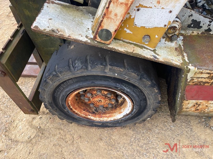forklift,-sn;-16099a,-meter-reads-11006-hours,-42"-forks,-lp-engine(non-running,-disassembled)-image-12