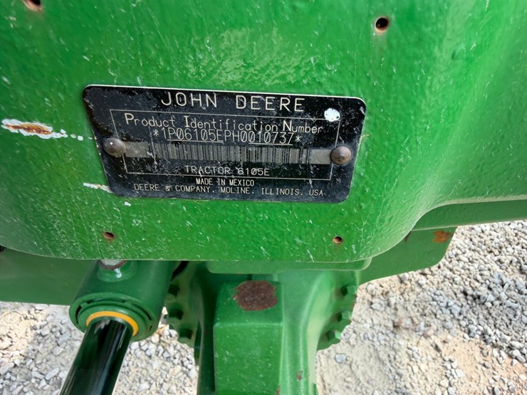2017-john-deere-6105e-image-25