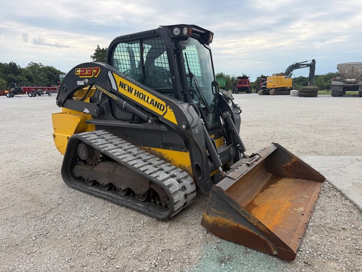 2019-new-holland-c237-image-9