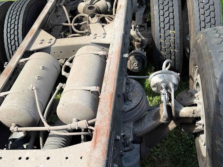 2019-kenworth-t880-image-17