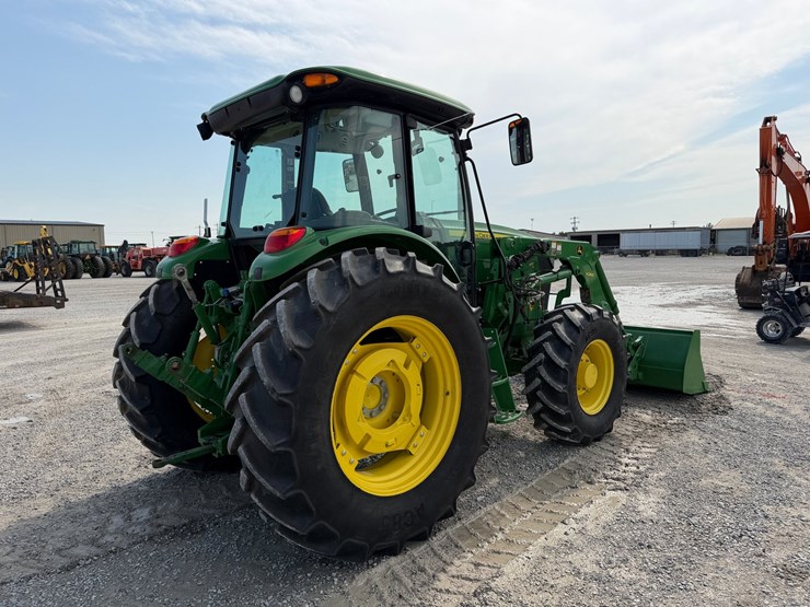 2017-john-deere-6105e-image-23