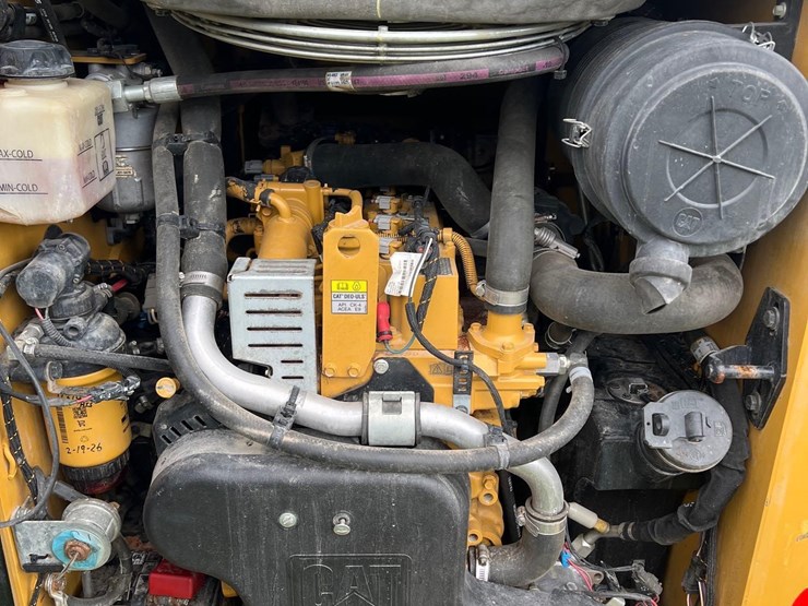 2023-caterpillar-236d3-image-12