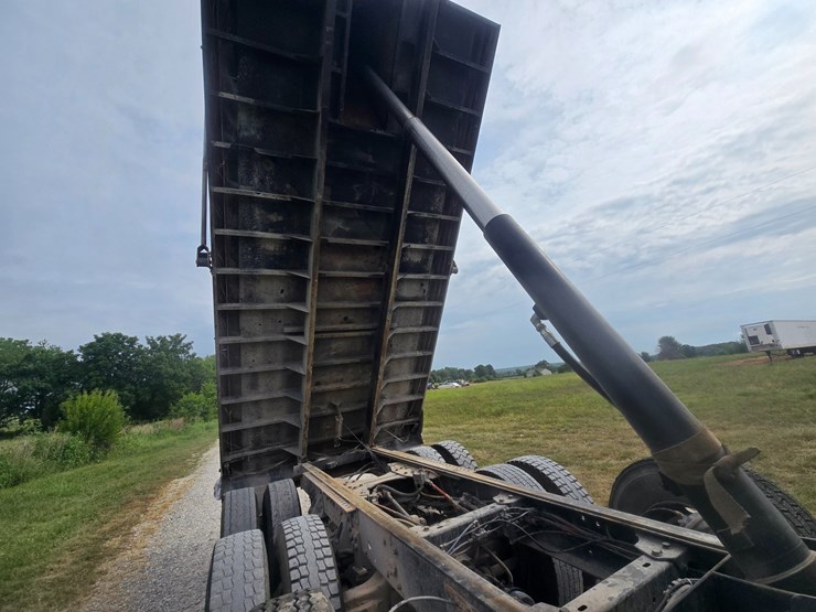 2011-kenworth-t660-image-30