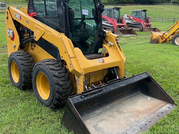 2023-caterpillar-236d3-image-3
