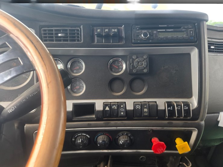 2011-kenworth-t660-image-78