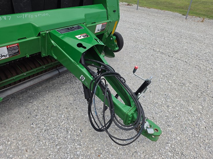 2023-john-deere-560m-image-2