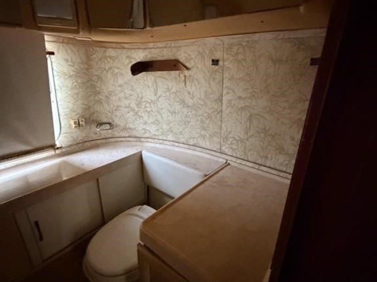 l2--1984-airstream-image-11